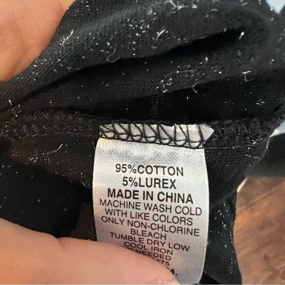 3/$30 🍂 Universal Studios Florida Black & Silver Short Sleeve Top - Picture 8 of 8